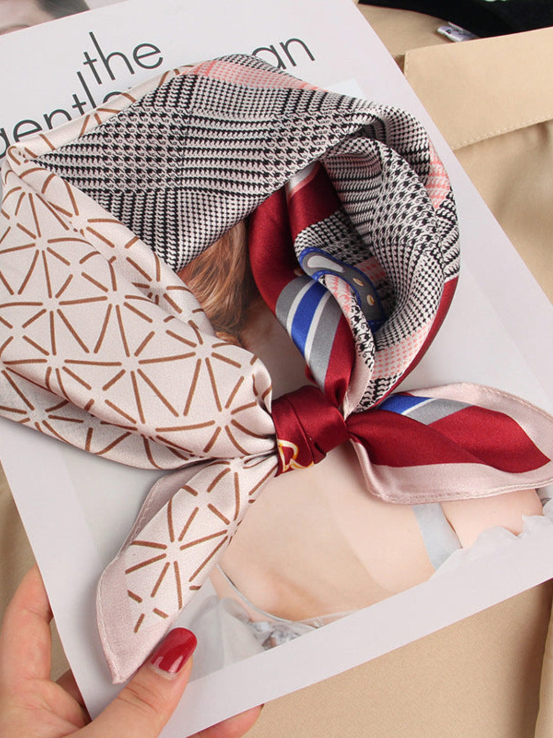 Neva | Čista Svila Tiskani Kvadratni Šal 53x53cm